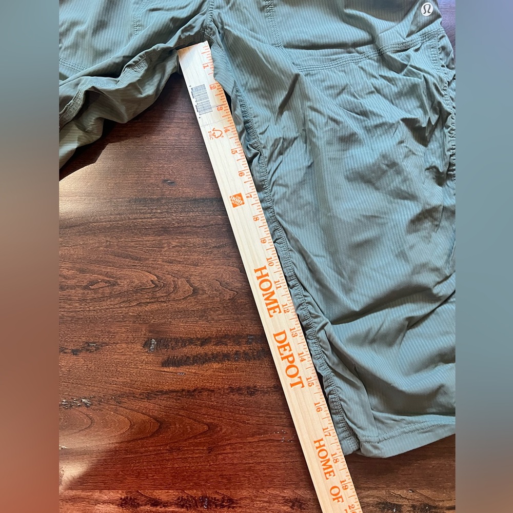 Lululemon Dance studio Capri Pants - Picture 2 of 4
